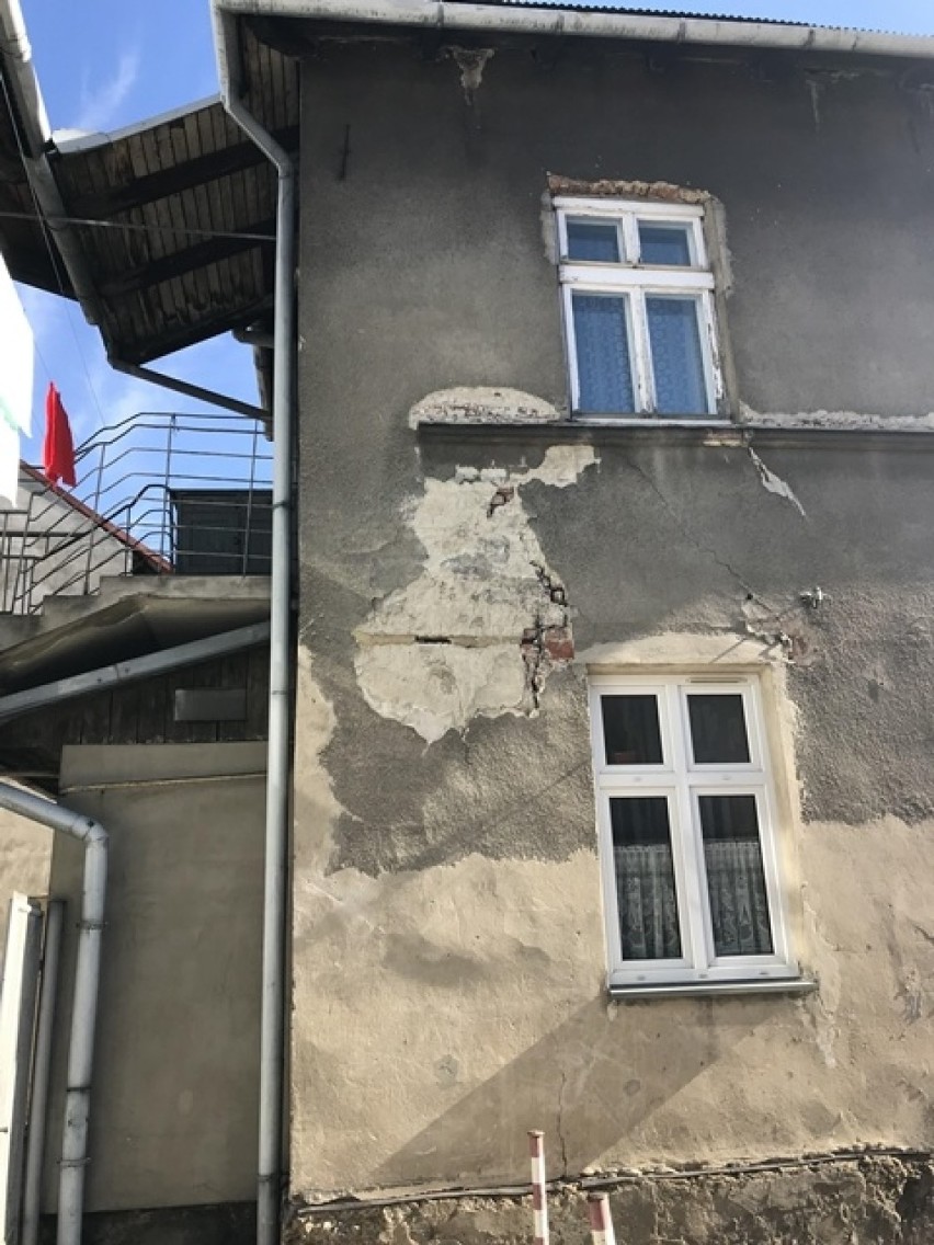 Nowy Sącz. Grzyb na suficie rośnie, ocieplenia nadal brak