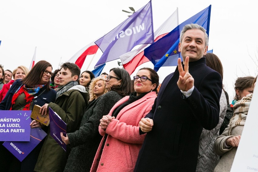 Robert Biedroń z "Wiosną" w Szczecinie. Przemawiał na pl. Solidarności