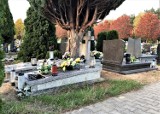 Czy zniknie grób satyryka z Leszna? Na nagrobku Janusza Kaźmierczaka "Frusiu" pojawiał się napis „Grób przeznaczony do likwidacji”