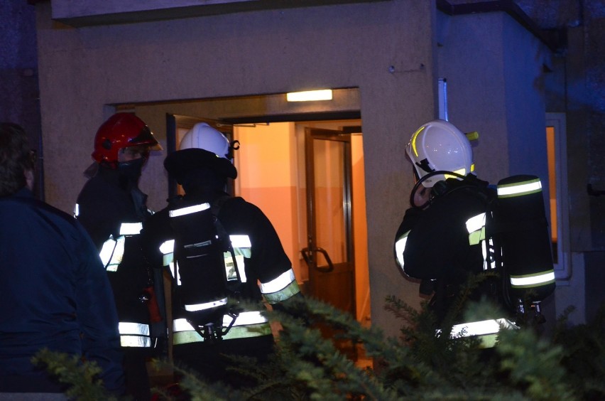 Głogów: Pożar mieszkania przy ulicy Łokietka na Piastowie. Ogień wypalił całe wnętrze