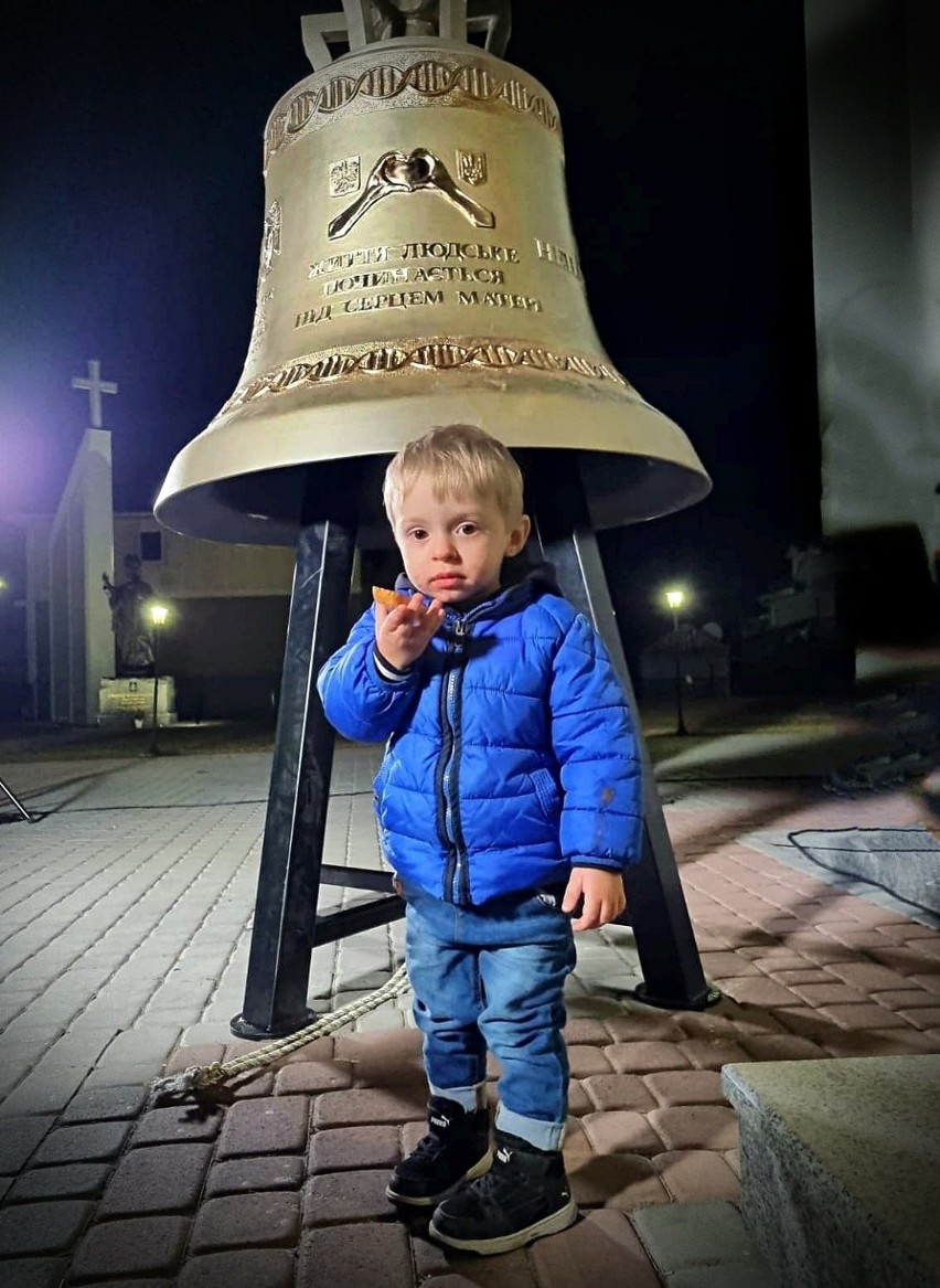 Błogosławiony przez Papieża dzwon „Głos Nienarodzonych” już na Ukrainie. Został przekazany parafii we Lwowie