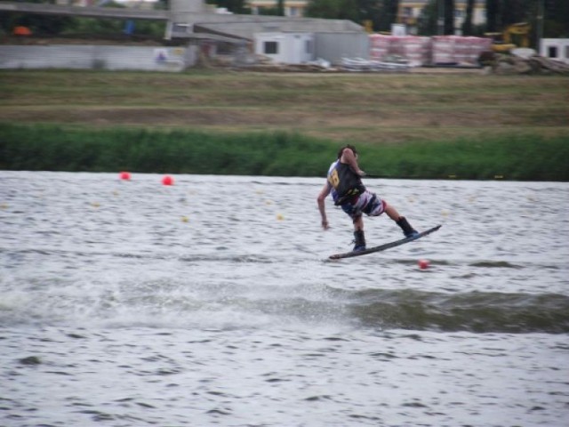 Wakeboard to inaczej snowboard na wodzie, to genialne połączenie ...