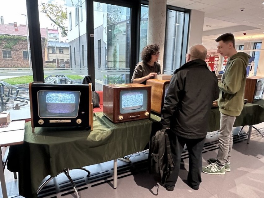 W kolekcji ma ponad 100 urządzeń RTV. Uczeń I Liceum Ogólnokształcącego w Lesznie naprawia i kolekcjonuje stare radia i telewizory