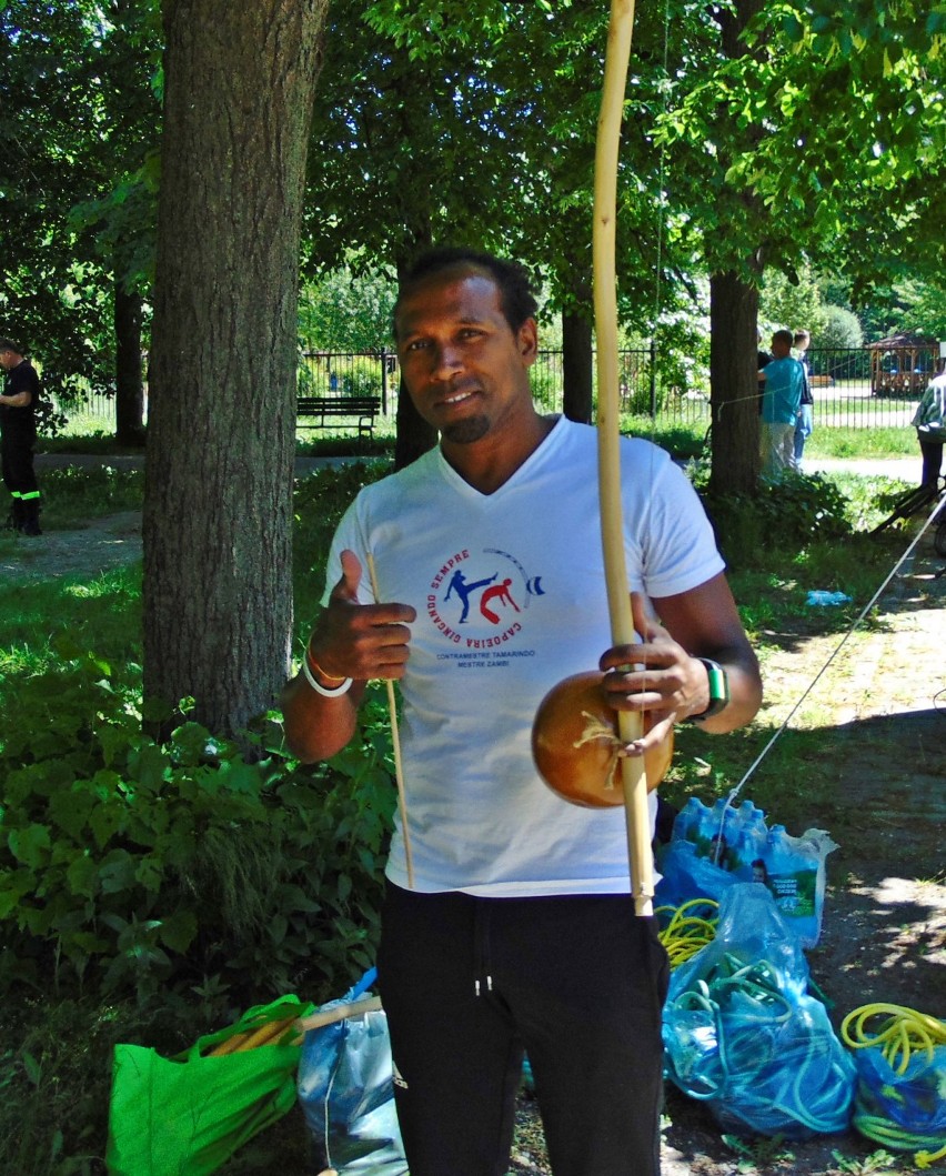 Capoeira w parku na Zdrowiu