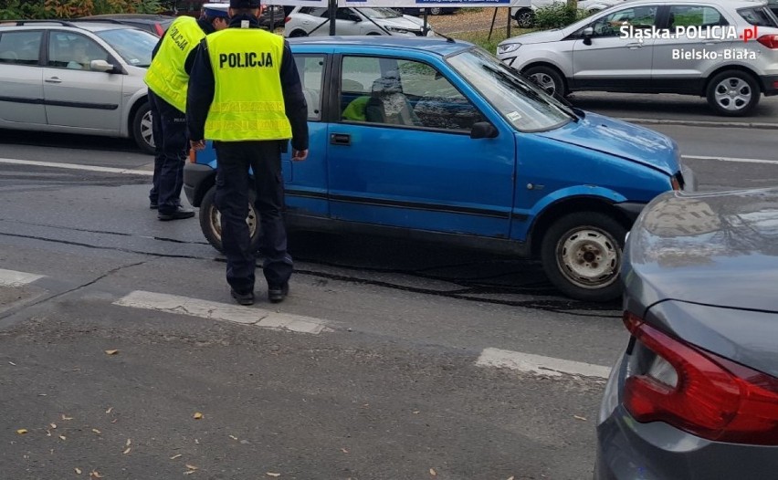 Bielsko-Biała: kierowca fiata wjechał w skodę. Uciekł i chciał się zabić [ZDJĘCIA]