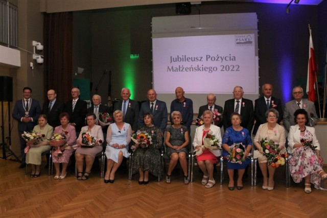 Małżonkowie z terenu gminy Psary świętowali. Przeżyli wspólnie pół wieku, a niektórzy nawet 65 lat 

Zobacz kolejne zdjęcia/plansze. Przesuwaj zdjęcia w prawo naciśnij strzałkę lub przycisk NASTĘPNE


