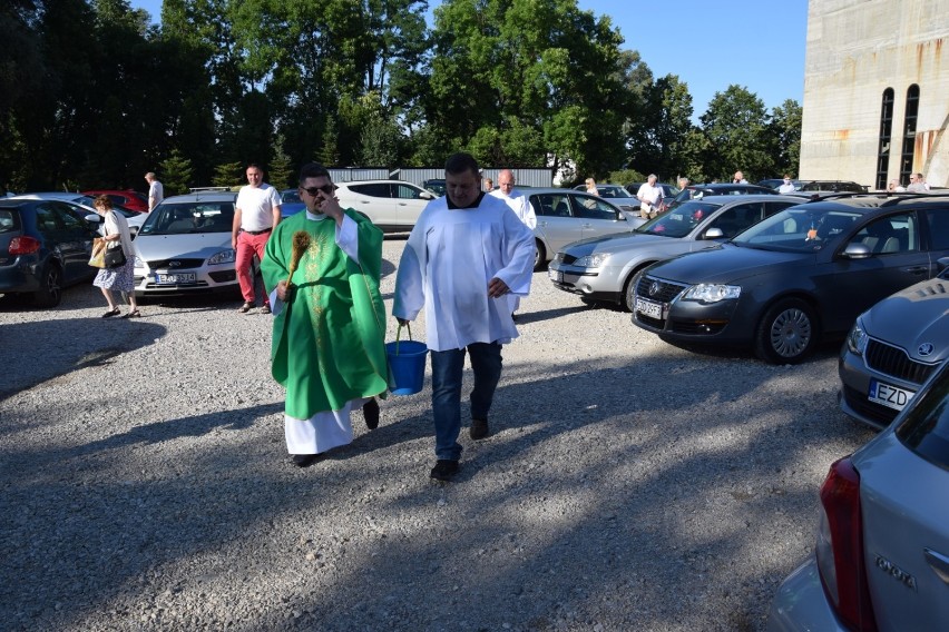 Święcenie pojazdów w Zduńskiej Woli w parafii św. Pawła i WNMP ZDJĘCIA