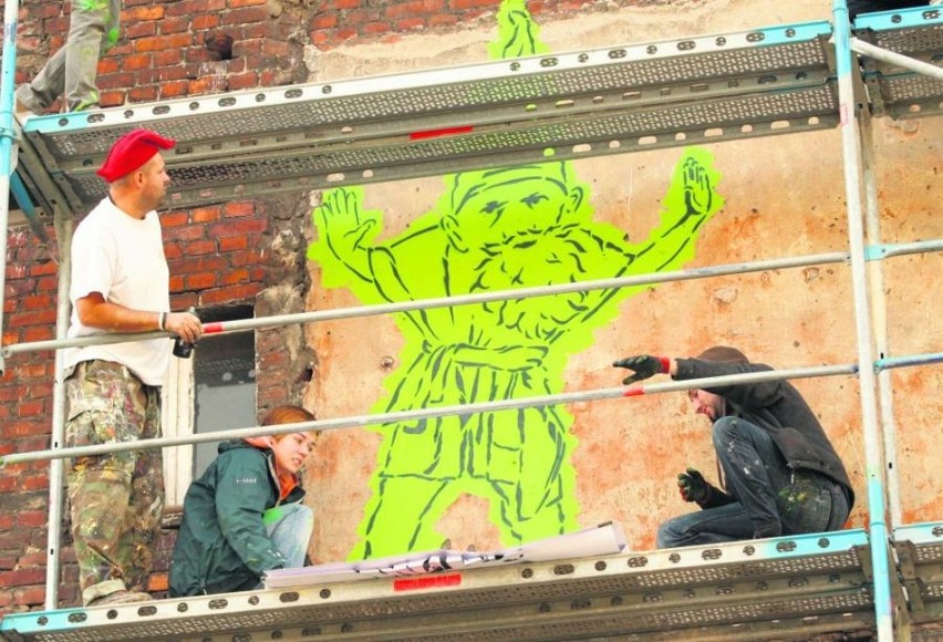 Rok 2010. Graffiti wspierające akcję przeciw ogrzewaniu...