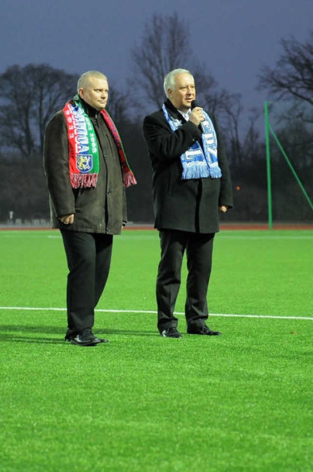 Publiczność przywitał prezydent Legnicy Tadeusz Krzakowski i właściciel Miedzi Andrzej Dadełło.  Fot. Piotr Florek