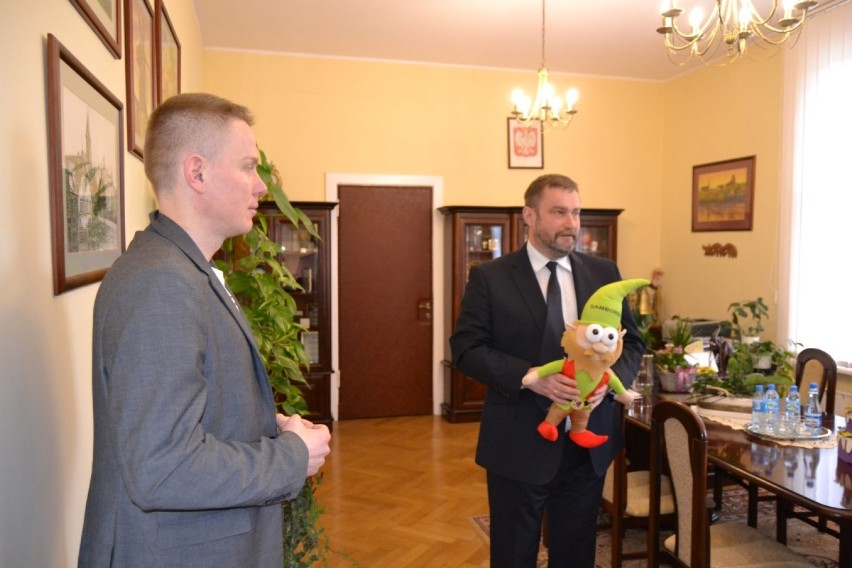 Tczew: prezydent Mirosław Pobłocki spotkał się z Sebastianem Rosą, laureatem naszego plebiscytu