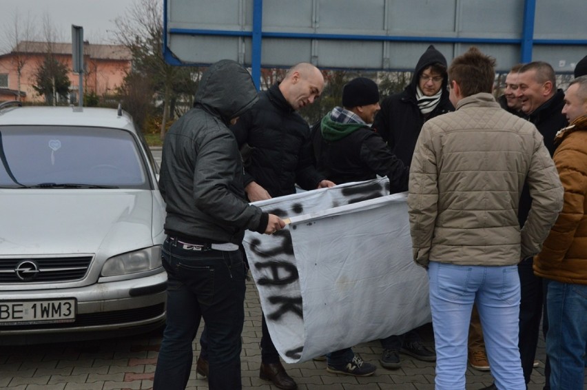 Bełchatów: protest pracowników Elbestu