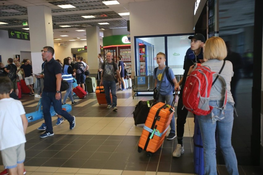 Kraków. Turyści koczowali na lotnisku. Zostali oszukani przez biuro podróży