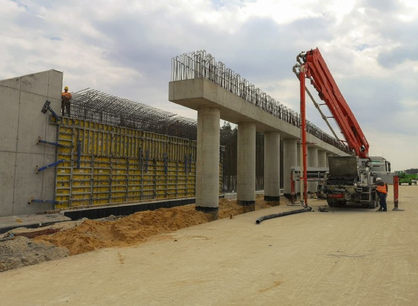 W maju prace na budowie autostrady A1 (17 - km odcinek E)...