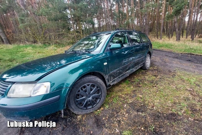 Kierowca porzucił pojazd w rejonie Radówka.