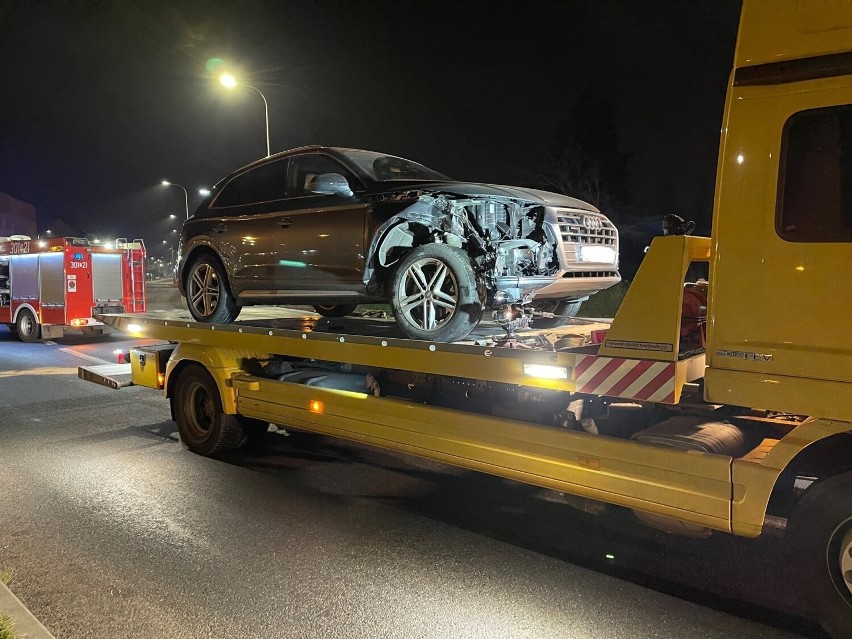 Podwójna kolizja w Opolu. Na ul. Armii Krajowej audi zderzyło się z mini. Chwilę później, kawałek dalej doszło do drugiego zdarzenia 