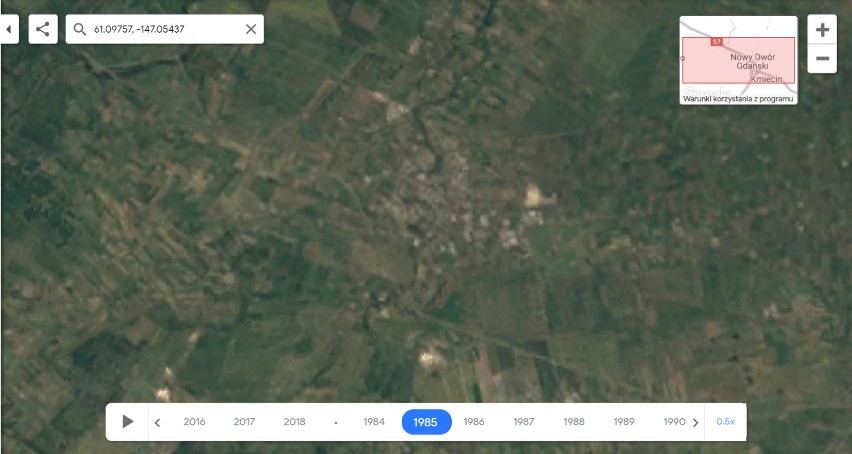 Nowy Dwór Gdański widziany z satelity. Tak obraz miasta zmieniał się na przestrzeni lat.