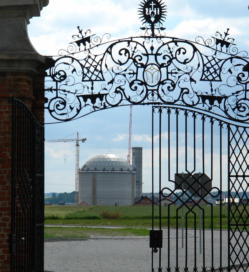 Silos należący do cukrowni Pfeifer & Langen ma około 75...