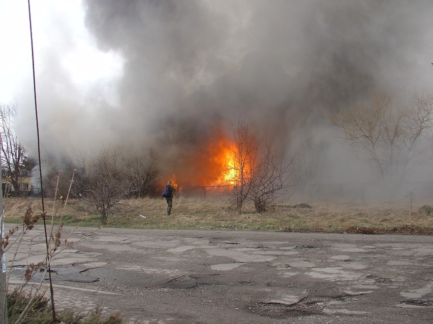 Pożar budynku dawnej wojewódzkiej straży pożarnej w Skierniewicach [Zdjęcia]