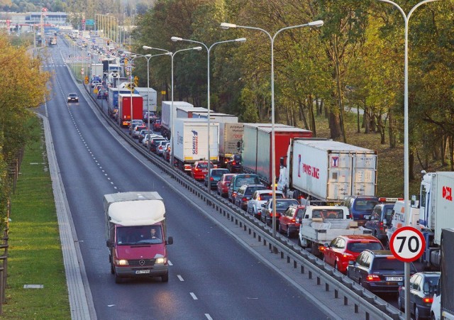 Po zamknięciu jednej nitki mostu Poznań stanął w wielkich korkach