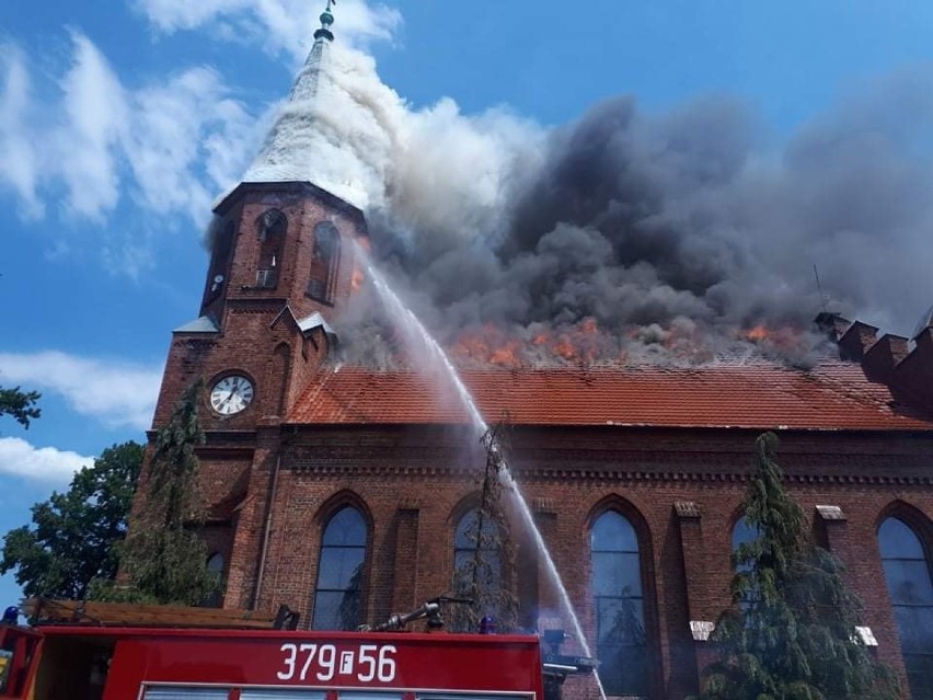 Pożar kościoła w Lutolu Suchym był dla ludzi tragedią, ale...