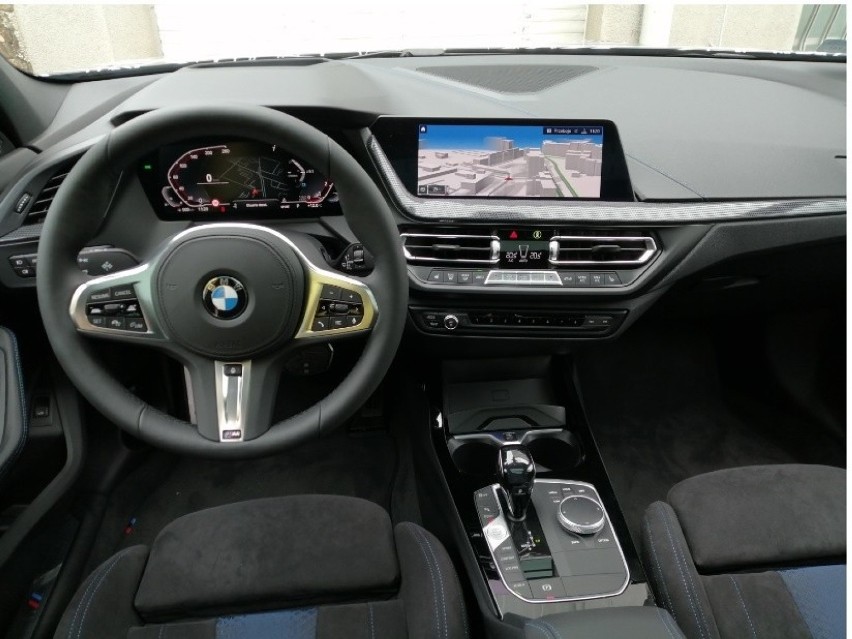 Najnowsze BMW serii 1 trzeciej generacji jeździ po ulicach...