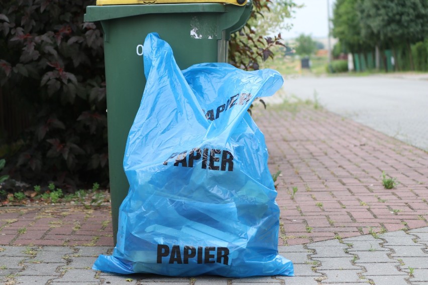 Mieszkańców gminy Wieluń czekają podwyżki opłat za śmieci. Burmistrz proponuje 15 zł za segregowane