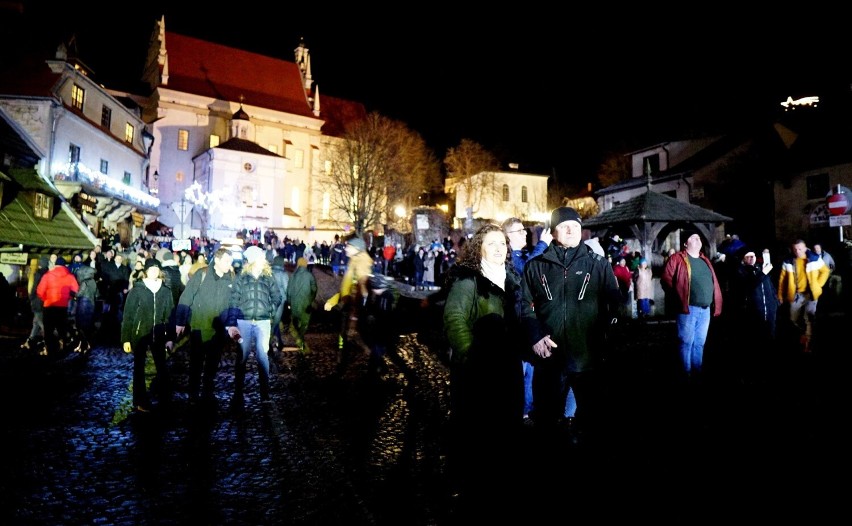 Co to był za Sylwester! Tłumy powitały Nowy Rok w Kazimierzu Dolnym. Zobacz zdjęcia