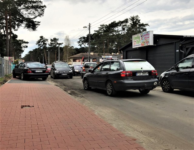 Ulica Dominicka w Boszkowie - tydzień (23 kwietnia 2023) przed wielką majówką.