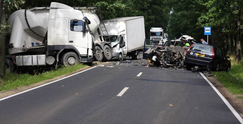 Śmiertelny wypadek na trasie Kowale Sołtysy. Droga jest zablokowana [ZDJĘCIA]