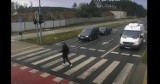 Bydgoska policja kontrolowała zachowania pieszych na czerwonym świetle. Posypały się mandaty. Zobacz wideo!