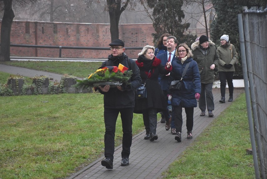 Malbork. Konsul generalna Niemiec uczciła pamięć ponad 2000 ofiar z masowej mogiły przy Sierakowskich 