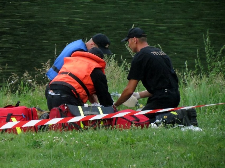 Wrocław: Dziwna śmierć rowerzysty przy moście Szczytnickim (ZDJĘCIA)