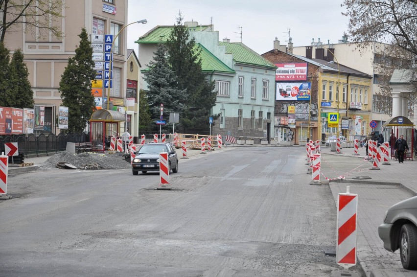 Trwaja prace przy remoncie ulic Targowej i Naruszewicza [FOTO]