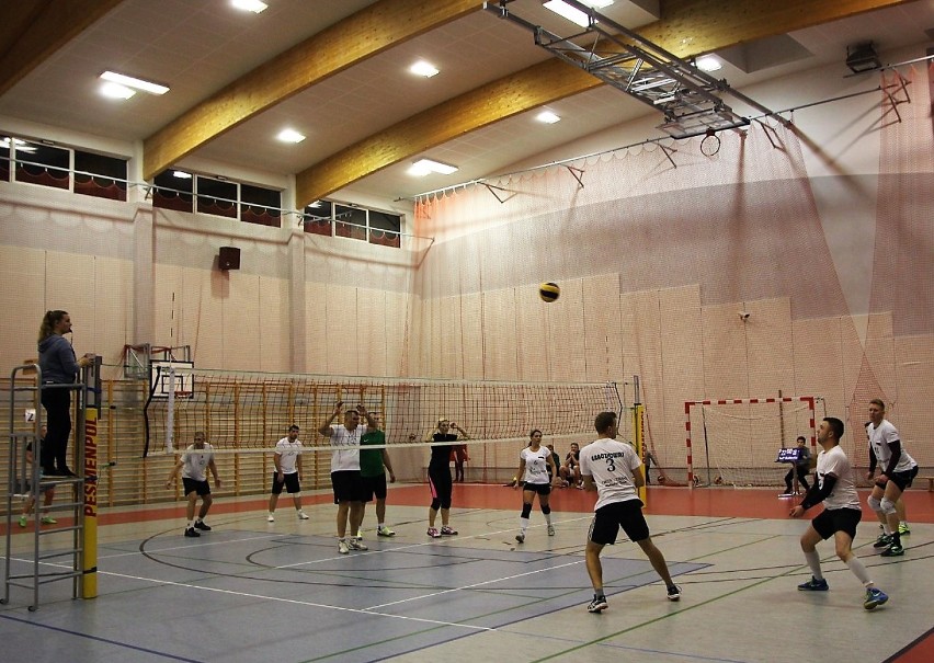 W Hali Widowiskowo- Sportowej Złotowianka odbyła się  Złotowska Liga Piłki Siatkowej