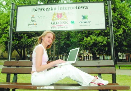 Ławeczka internetowa w gdańskim parku Heweliusza przy ul. Rajskiej.Fot. Przemek Świderski