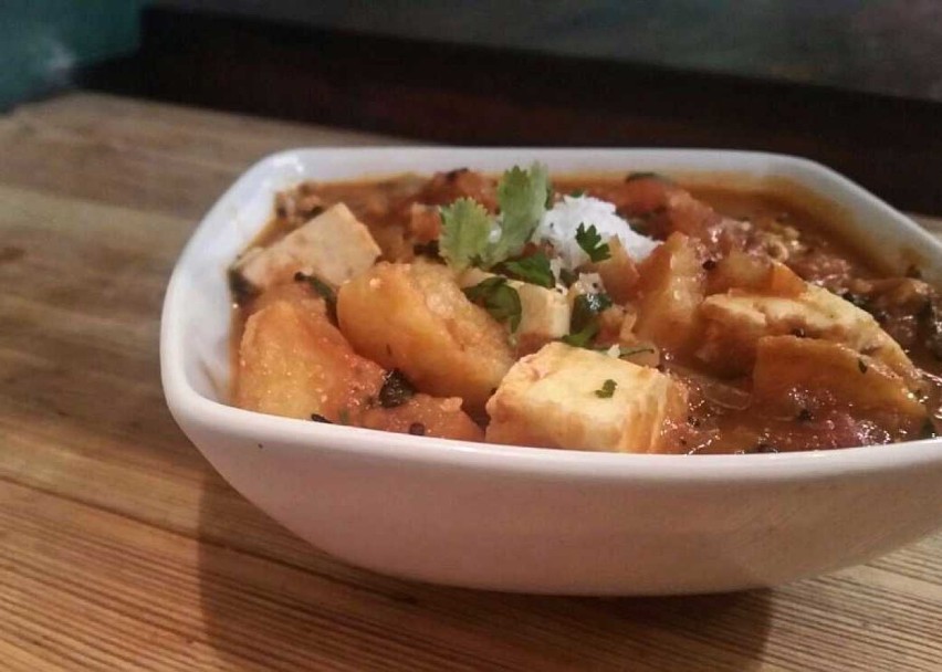 Ganesh Manufaktura: Aloo Ghobi Coconut Curry