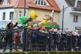 Przedszkolaki i uczniowie z radością powitali wiosnę na moście w Lęborku