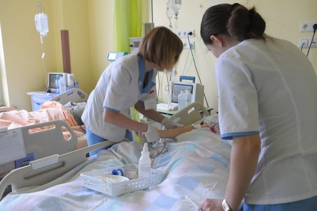 To, co od dłuższego czasu spędza sen z powiek dyrektorom szpitali w Polsce, to brak kadry medycznej. Lekarzy szukają samorządy w całym regionie.