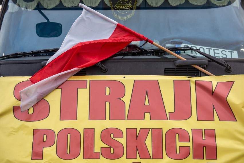 Protest przewoźników przed granicą polsko-ukraińską trwa od...