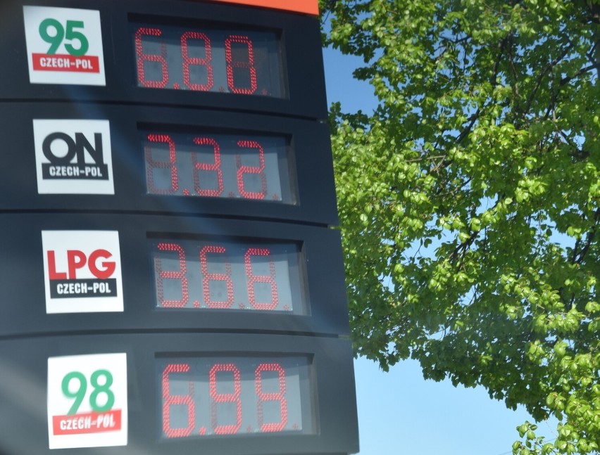 Znów mocno drożeją paliwa. Ile za tankowanie w Zduńskiej Woli?