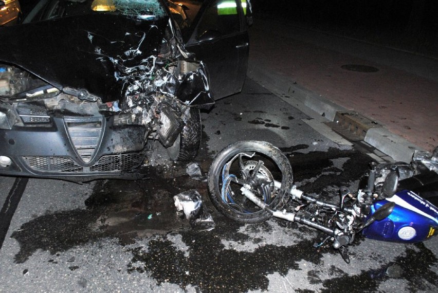 W Brzeźcach wypadek motocyklisty. Kierowca uderzył w drzewo