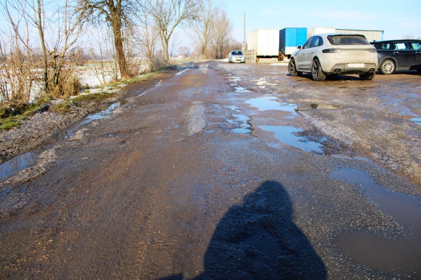 Ponad 2,6 mln zł na remont dróg w powiecie łęczyckim. Radni...