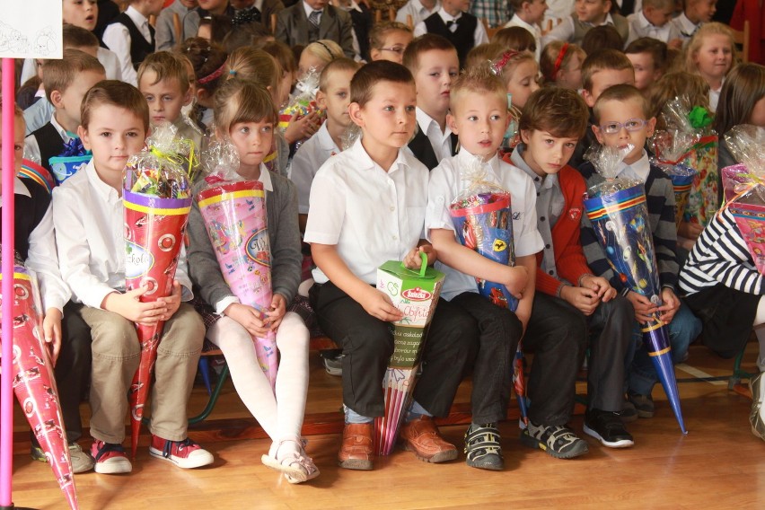 Rozpoczęcie roku szkolnego w Jastrzębiu-Zdroju: ZDJĘCIA pierwszoklasistów