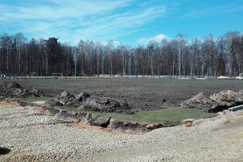 Sportowa perełka powstaje w Zabrzegu. Orlik Lekkoatletyczny to spełnienie marzeń ZDJĘCIA