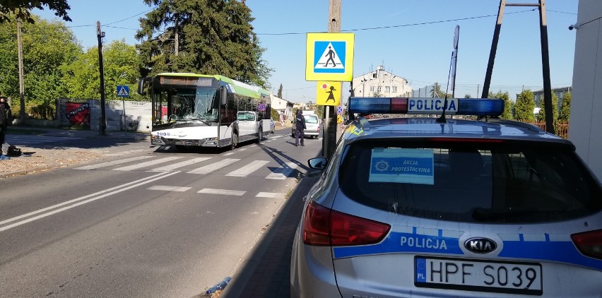 Wypadek z udziałem autobusu MZK na ul. Legionów w Tomaszowie  Maz. Poszkodowani pasażerowie [ZDJĘCIA, FILM]