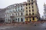 Zdjęcia z Charkowa pod ostrzałem. Rosyjskie wyrzutnie rakiet zabijają cywilów, niszczą dzielnice mieszkalne i centrum miasta