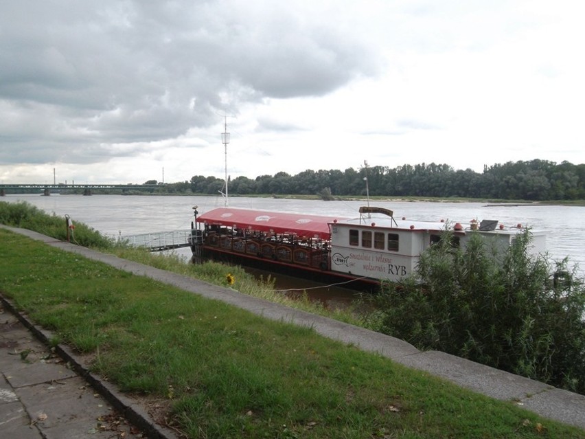 Sprawdź, czy deszcz przeszkadza w imprezowaniu nad Wisłą