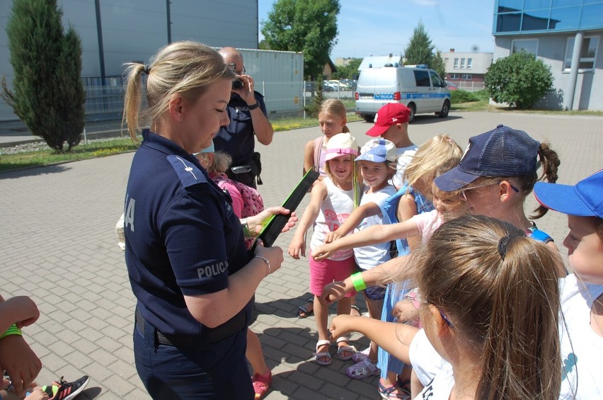 Dzieci odwiedziły Komendę Powiatową Policji w Zduńskiej Woli