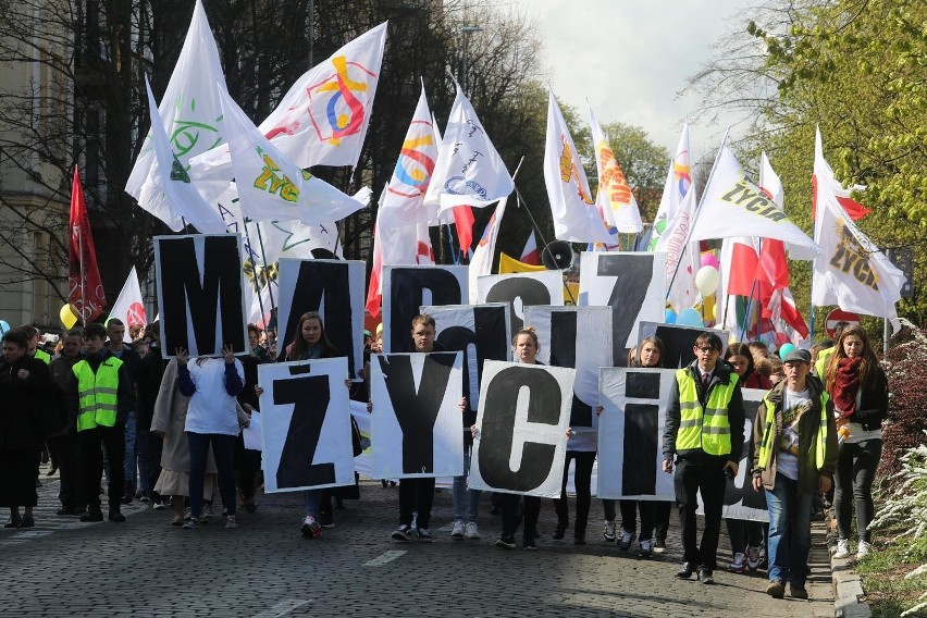 Pod takim hasłem 12 tysięcy osób przeszło ulicami Szczecina...