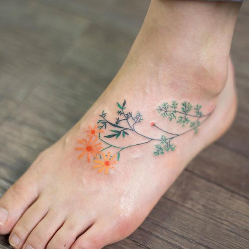 Delikatne tatuaże inspirowane naturą. One też potrafią być...